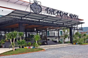 The Pride Hotel At Laemsing